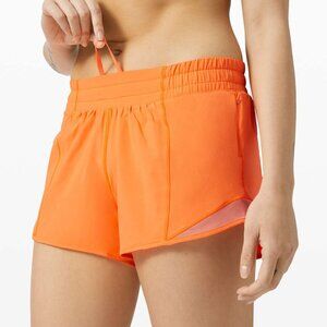 Lulu lemon 2.5 inch hotty hot short